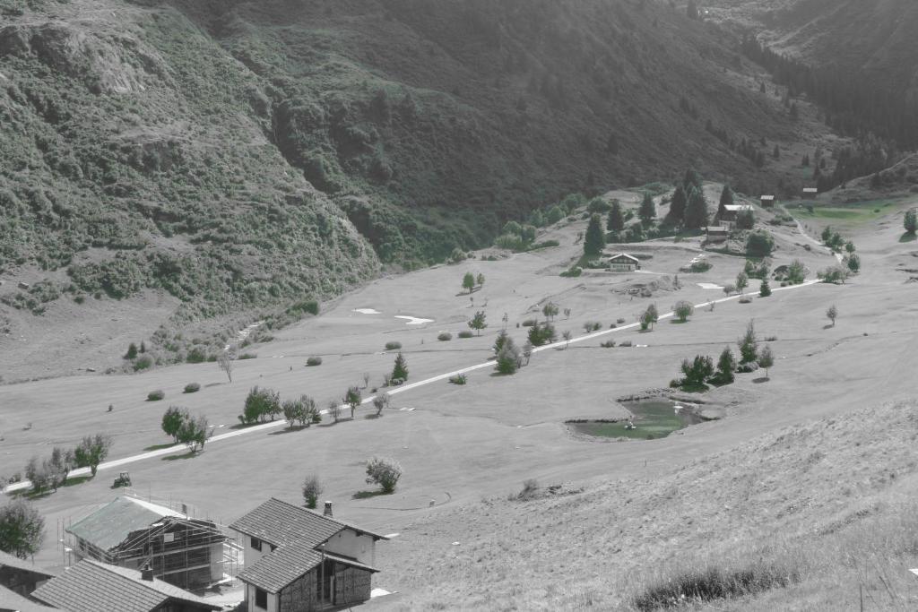Hotel La Cruna Sedrun Esterno foto