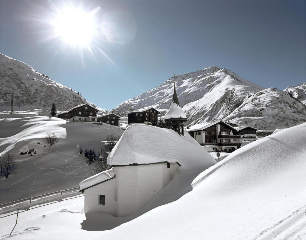 Hotel La Cruna Sedrun Esterno foto